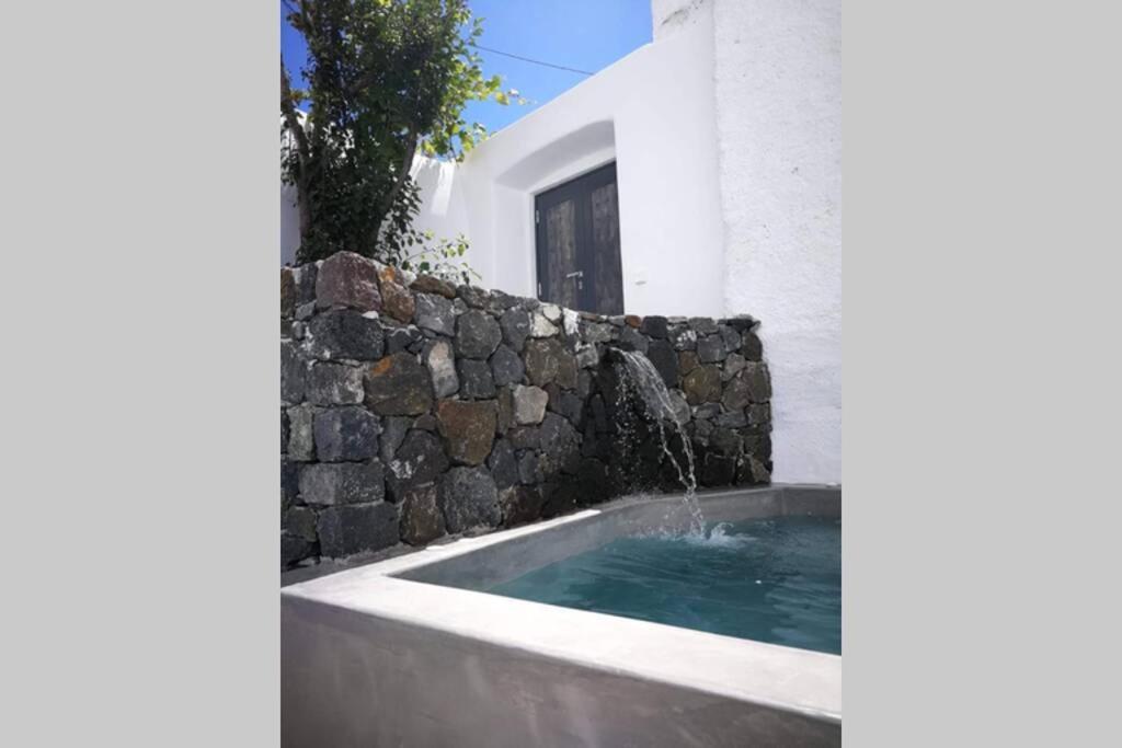 Santorini Folia Cave House With Jacuzzi Βίλα Πύργος Εξωτερικό φωτογραφία